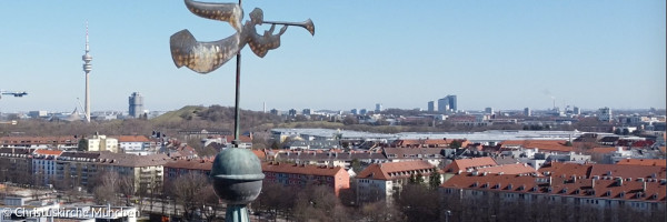 Blick vom Kirchturm über München