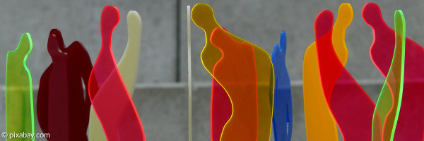 Bunte Plexiglasfiguren