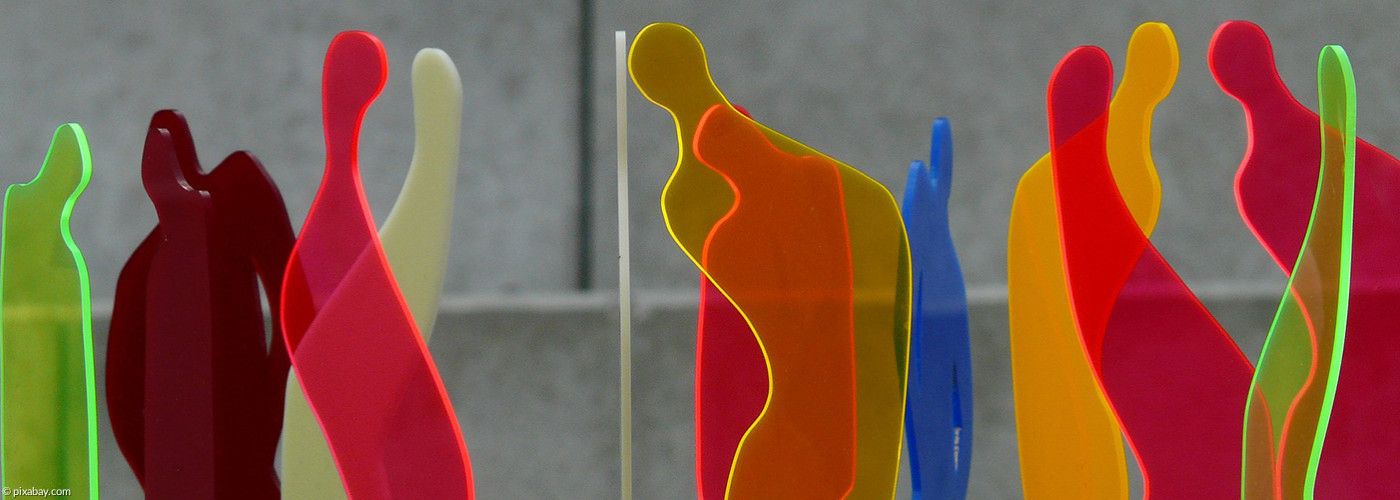 Bunte Plexiglasfiguren